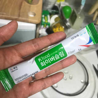 두루원 똥기사의 Kfood 화이버슬림 — 1.67점을 준 리뷰어가 2018년 7월 올린 사용 사진