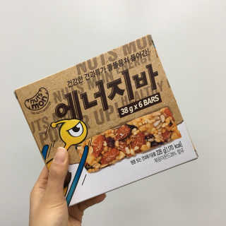 견과가 똘똘 뭉쳐들어간 넛츠몬 에너지바 1BOX 6개입 — 4.17점을 준 리뷰어가 2018년 1월 올린 사용 사진