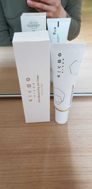 키초 울트라 모이스처라이징 선크림 50ml — 5점을 준 리뷰어가 2018년 5월 올린 사용 사진