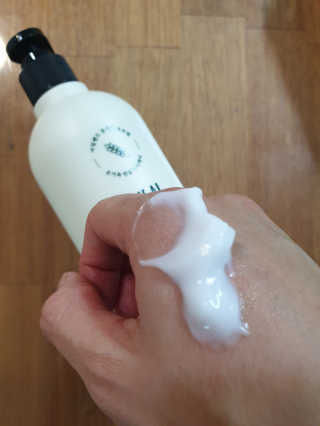 (주)에네스티 내추럴 촉촉  오트밀 바디로션 500ml — 5점을 준 리뷰어가 2019년 10월 올린 사용 사진