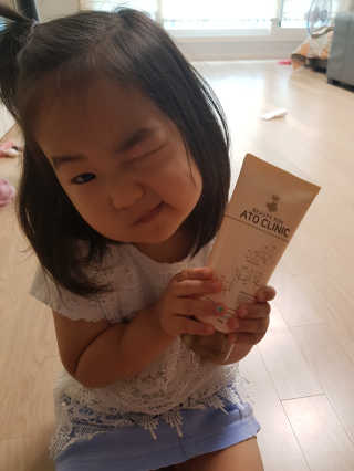 뷰티여우_아토클리닉 [아토클리닉] 아기들이 쓰는 보습, 진정 수딩젤 2개 — 4.5점을 준 리뷰어가 2019년 7월 올린 사용 사진