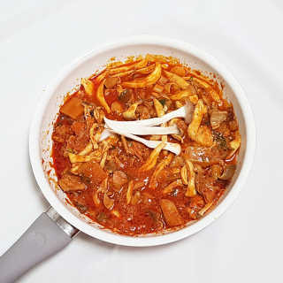뜰아채유통 춘천닭갈비덮밥소스와 머쉬마루 버섯 — 4.33점을 준 리뷰어가 2018년 12월 올린 사용 사진