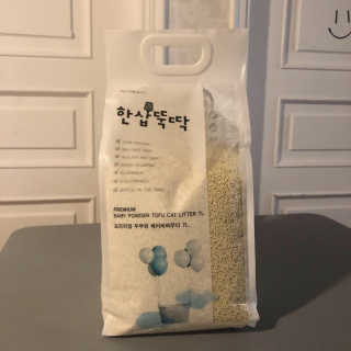[펫토리아]한삽뚝딱 프리미엄 고양이 두부모래 — 4점을 준 리뷰어가 2019년 8월 올린 사용 사진