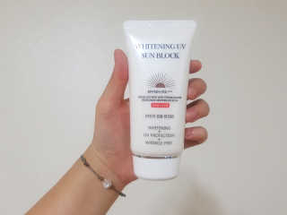 지고트 화이트닝 유브이 썬블럭 크림 70ml,1+1 — 3점을 준 리뷰어가 2019년 8월 올린 사용 사진