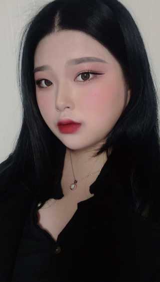 컬러딥 12색 글램샤인 아이섀도우 팔레트 — 5점을 준 리뷰어가 2020년 2월 올린 사용 사진