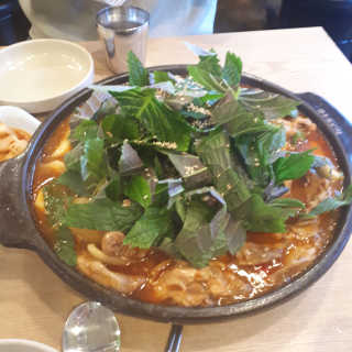 [대성이네_신촌] 깻잎큰닭찜 한마리+사리 中 택2 set — 3점을 준 리뷰어가 2019년 2월 올린 사용 사진
