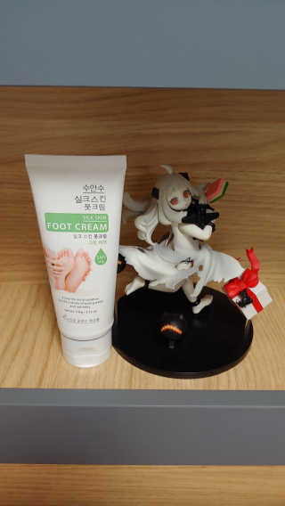 (주)에네스티 에네스티 수안수 실크스킨 풋크림 1+1 — 5점을 준 리뷰어가 2019년 9월 올린 사용 사진