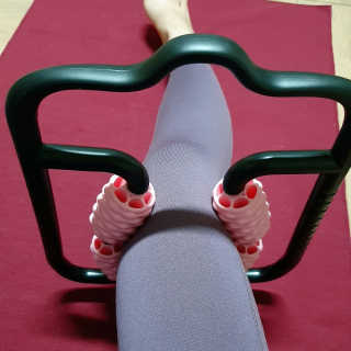 뭅뭅 바디핏레그롤러 종아리 허벅지 하체 마사지기 — 5점을 준 리뷰어가 2019년 10월 올린 사용 사진