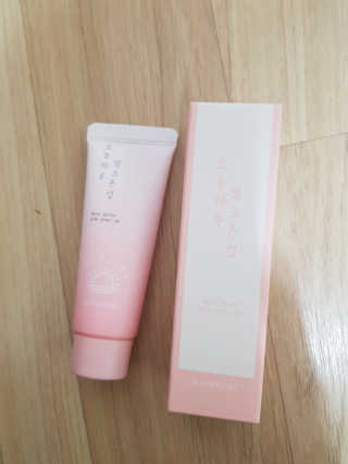 [블랙루즈] 핑크 톤업 크림 — 4.5점을 준 리뷰어가 2019년 3월 올린 사용 사진