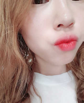 [블랙루즈] 에어 핏 벨벳 틴트4 1+1 — 5점을 준 리뷰어가 2019년 7월 올린 사용 사진