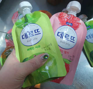 데르뜨 떠먹는 과일 3종, 짜먹는 과일 2종 총 10개 체험 — 5점을 준 리뷰어가 2020년 3월 올린 사용 사진
