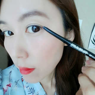 우드버리 엑스트라아시아 오토 아이라이너 — 5점을 준 리뷰어가 2019년 3월 올린 사용 사진