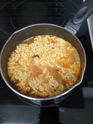 라면 그대로가 제일 맛있는 더엄마라면 — 5점을 준 리뷰어가 2019년 7월 올린 사용 사진