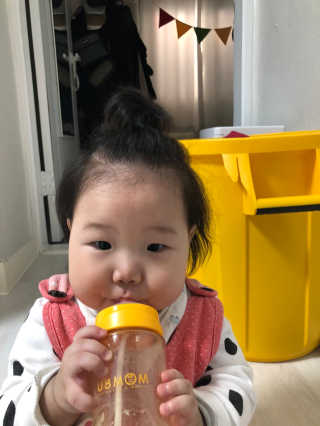 유비맘 PPSU 젖병 노꼭지_260ml_컬러 랜덤 발송 — 5점을 준 리뷰어가 2020년 2월 올린 사용 사진