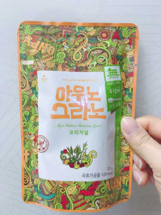 아우노그라노 오리지날, 진짜 베리, 진짜 카카오 — 5점을 준 리뷰어가 2018년 2월 올린 사용 사진