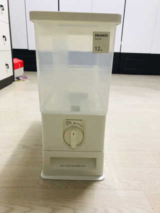 창신리빙 [프랑코 다이얼 계량 쌀통 12kg] 똑똑한 정리 수납 — 4.5점을 준 리뷰어가 2019년 2월 올린 사용 사진