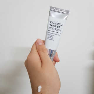 보나쥬르 래디언스 톤업 아이크림 30ml — 5점을 준 리뷰어가 2018년 8월 올린 사용 사진