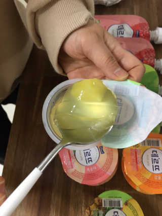 데르뜨 떠먹는 과일 3종, 짜먹는 과일 2종 총 10개 체험 — 5점을 준 리뷰어가 2020년 3월 올린 사용 사진