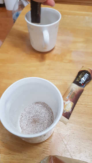 네스카페 코리아 네스카페 크레마 — 5점을 준 리뷰어가 2018년 1월 올린 사용 사진