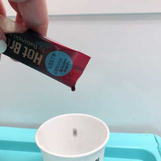 한국야쿠르트 콜드브루, 핫브루 액상스틱 BTS 일러스트 — 4점을 준 리뷰어가 2018년 11월 올린 사용 사진