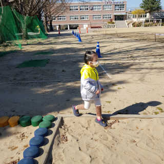 인디고뱅크키즈 메쉬 배색 점퍼 — 5점을 준 리뷰어가 2020년 3월 올린 사용 사진