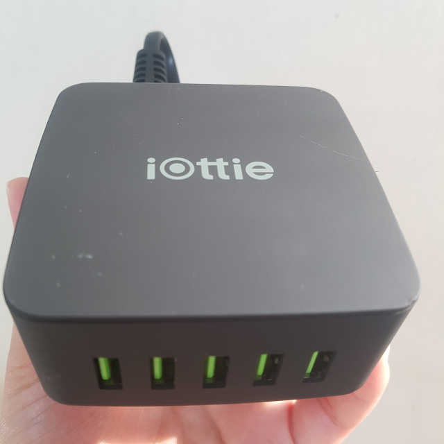 아이오티 5포트 USB 멀티 충전기 리뷰 사진