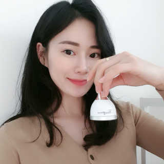 [더마퀸]쿨링스틱 페이스앤아이 — 5점을 준 리뷰어가 2019년 4월 올린 사용 사진