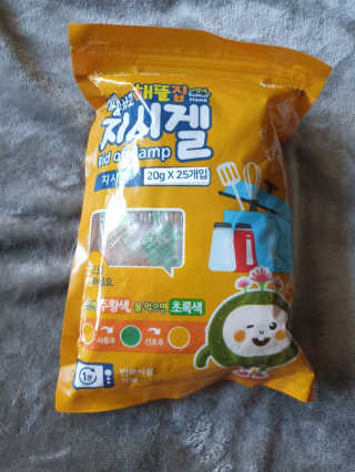 쨍하고 해뜰집 재사용 가능한 로하스 인증 지시겔 제습제 25g 20개입 — 5점을 준 리뷰어가 2019년 9월 올린 사용 사진