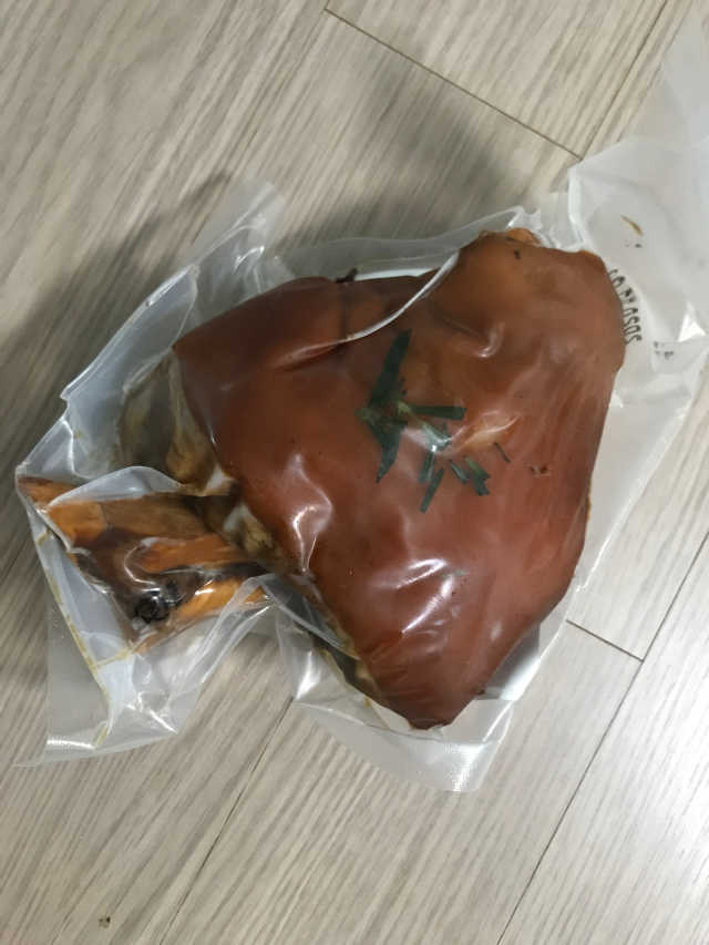 맥족. 맥주에 빠진 족발 550g + 마늘소스 70g 리뷰 사진