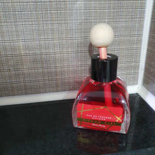 레드컨테이너 비에르노시엘 오 드 퍼퓸 디퓨저 블랙체리 — 4점을 준 리뷰어가 2020년 4월 올린 사용 사진
