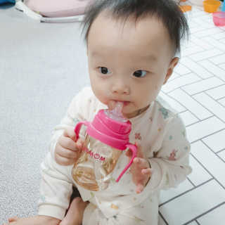 유비맘 샘방지 PPSU 빨대컵_컬러 랜덤 발송 — 5점을 준 리뷰어가 2020년 2월 올린 사용 사진