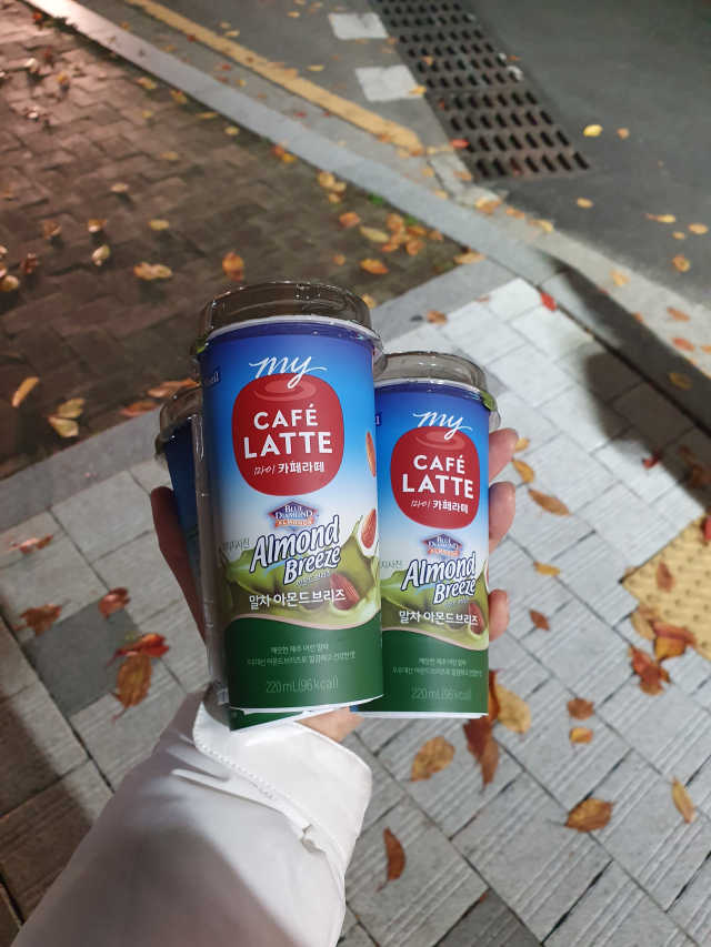 마이카페라떼 말차 아몬드브리즈 7개입 리뷰 사진