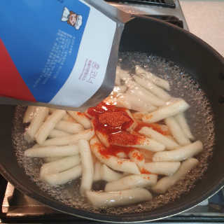 [홍코너떡볶이]옛날떡볶이 인기맛 4팩세트 — 5점을 준 리뷰어가 2019년 11월 올린 사용 사진