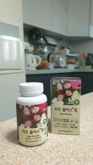 비타맘 키즈플러스업 성장기 어린이 멀티비타민미네랄 120정 — 5점을 준 리뷰어가 2020년 2월 올린 사용 사진