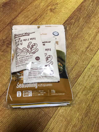 MCP 하이몰 마법의치킨가루2봉랜덤 + 코코넛허니버터2봉 — 3점을 준 리뷰어가 2020년 3월 올린 사용 사진