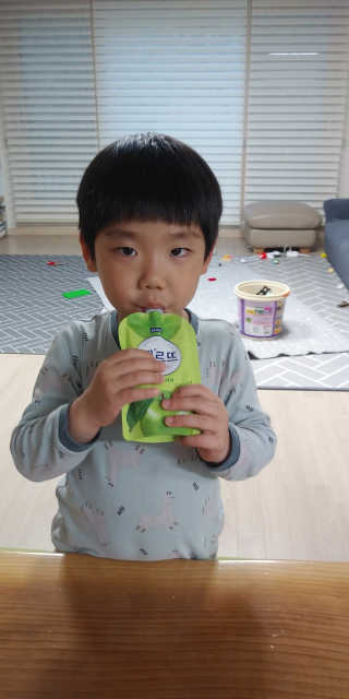 데르뜨 떠먹는 과일 3종, 짜먹는 과일 2종 총 10개 체험 — 5점을 준 리뷰어가 2020년 3월 올린 사용 사진