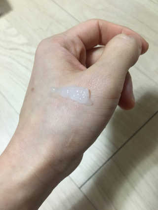 디시크릿 펩타이드 슈퍼 모이스처라이징 에센스 — 4점을 준 리뷰어가 2018년 4월 올린 사용 사진