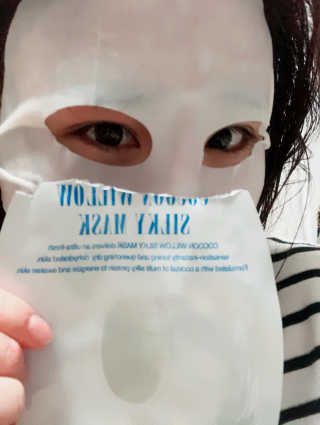 23years old 코쿤 윌로우 실키 마스크 — 5점을 준 리뷰어가 2018년 4월 올린 사용 사진