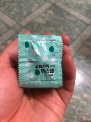 솔테라피 씹는 고체치약 투스탭 스파클레몬 6정 x 5박스 — 3.5점을 준 리뷰어가 2019년 6월 올린 사용 사진
