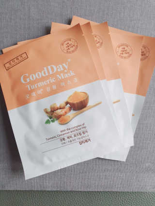 GoodDay Skincare GoodDay 강황 마스크 — 5점을 준 리뷰어가 2020년 3월 올린 사용 사진