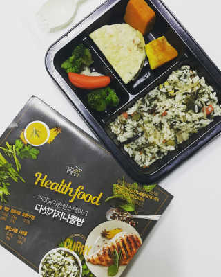 食도락 식도락 닭가슴살 도시락 5종 세트구성 — 4.33점을 준 리뷰어가 2017년 12월 올린 사용 사진