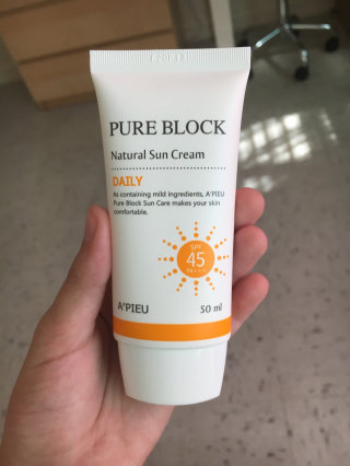 어퓨 PURE BLOCK NATURAL DAILY SUN CREAM — 4.5점을 준 리뷰어가 2016년 8월 올린 사용 사진
