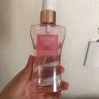 레드컨테이너 페로몬향 퍼퓸 바디미스트 80ml — 5점을 준 리뷰어가 2020년 3월 올린 사용 사진