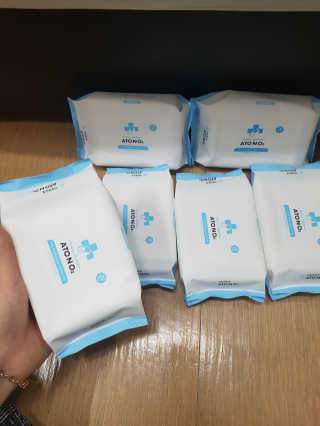 아토앤오투 휴대용 바른 손소독제 + 손입티슈 6세트 — 4.5점을 준 리뷰어가 2020년 3월 올린 사용 사진