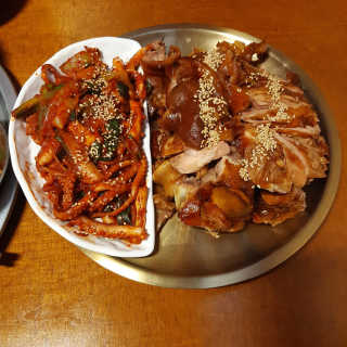 [동네맛집족발] 4개 족발 중 택1 — 4.5점을 준 리뷰어가 2020년 1월 올린 사용 사진