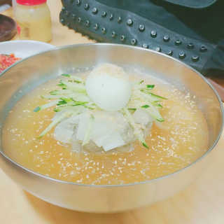 칼국수에끌림 [칼국수에 끌림] 손칼국수+비빔칼국수+왕만두4개 — 5점을 준 리뷰어가 2018년 10월 올린 사용 사진