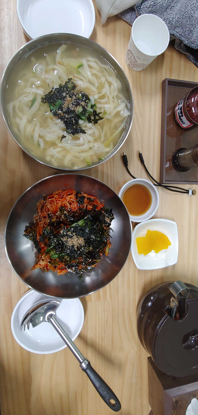 [칼국수에 끌림] 손칼국수+비빔칼국수+왕만두4개 리뷰 사진