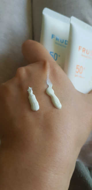 [후르디아] 혼합자차 선 에센스+톤업 선크림 2종 — 3점을 준 리뷰어가 2019년 5월 올린 사용 사진