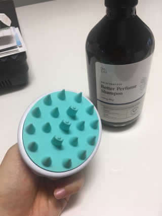 달리프 베러 퍼퓸 샴푸 1000ml 레이니데이 or 일랑로즈 — 4점을 준 리뷰어가 2020년 2월 올린 사용 사진