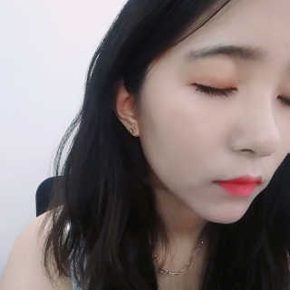 [블랙루즈] 펄블리 아이 글리터 4종 중 택 1 — 5점을 준 리뷰어가 2019년 8월 올린 사용 사진
